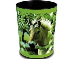 foto van Läufer prullenbak, paarden bij het hek.