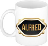 Alfred naam cadeau mok / beker met gouden embleem - kado verjaardag/ vaderdag/ pensioen/ geslaagd/ bedankt