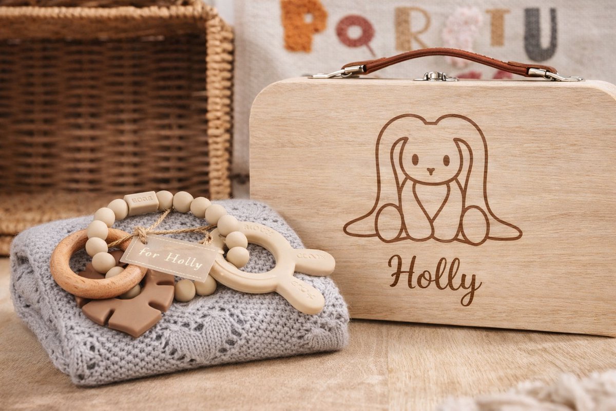 Snufie - Gepersonaliseerd Baby Koffertje - Kraamcadeau met Deken & Bijtring