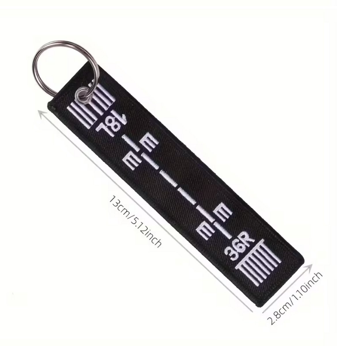 Aviation Runway Sleutelhanger – Landingsbaan Design – Geborduurd – Zwart/Wit