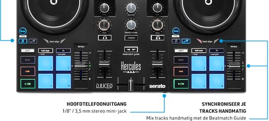 Zwarte DJ-controller met draaitafels, faders en verlichte, gekleurde pads.