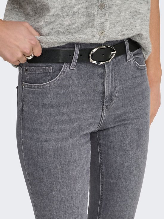 Dames jeans met zwarte riem, zilverkleurige gesp, grijze denim