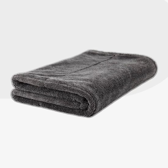 Chiffon de séchage plié en microfibre gris foncé.