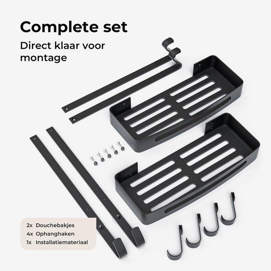 Close-up van een zwart, geperforeerd doucherekje om waterafvoer te bevorderen.