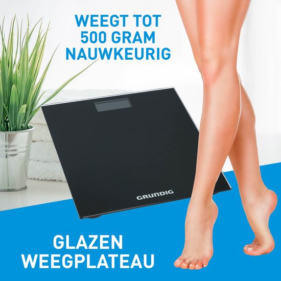 Zwarte glazen personenweegschaal met Grundig logo, naast een vrouw met blote benen.