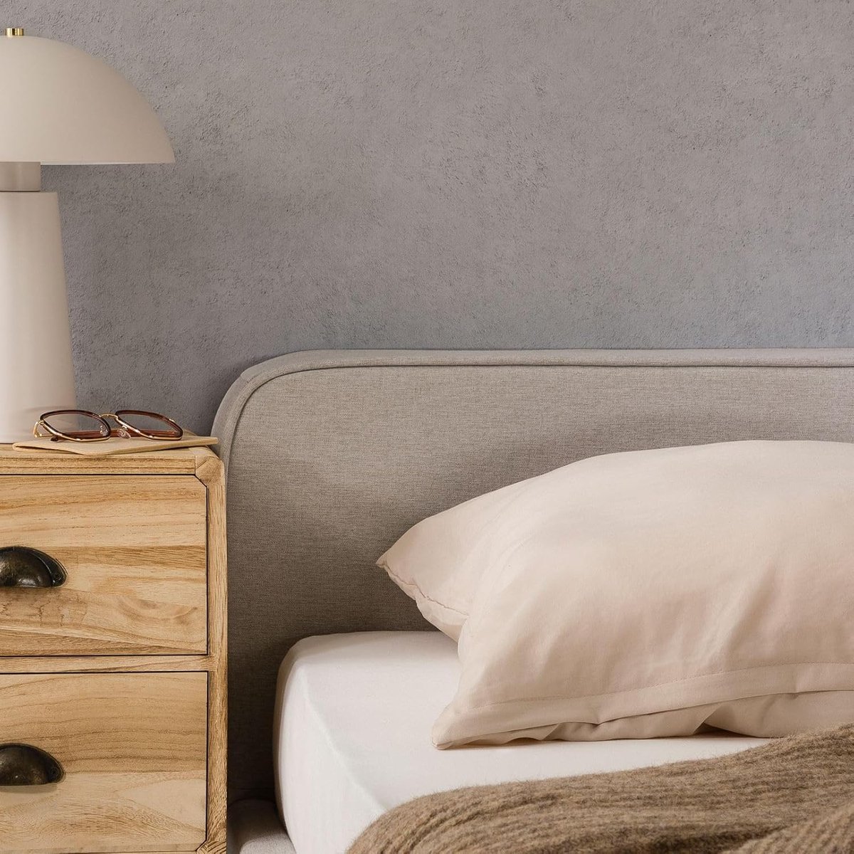 Bedbank 140x200 cm Lichtgrijs Gestoffeerd Tweepersoonsbed met Lattenbodem – Modern Design, Zacht Hoofdbord, Stevig Houten Frame, Comfortabel & Duurzaam Slaapbed – Urbanhome
