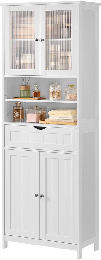 Armoire de salle de bain blanche remplie de produits de toilette, de serviettes et de décoration.
