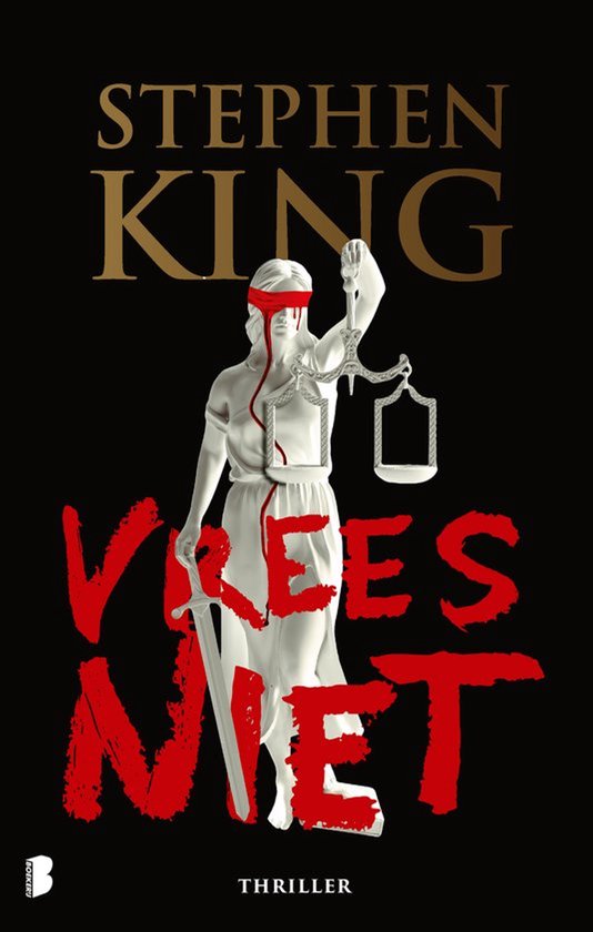 Stephen King Vrees Niet. Boek met een geblinddoekte vrouw met weegschaal en zwaard, bloed en rode letters.