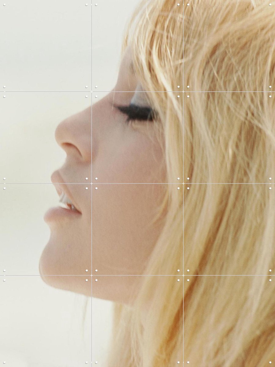 IXXI Brigitte Bardot at the Beach, Orlando Suero & Bridgeman Images - 60 x 80 cm - Gratis ophangtool - Grote wanddecoratie en posters - Klassiek