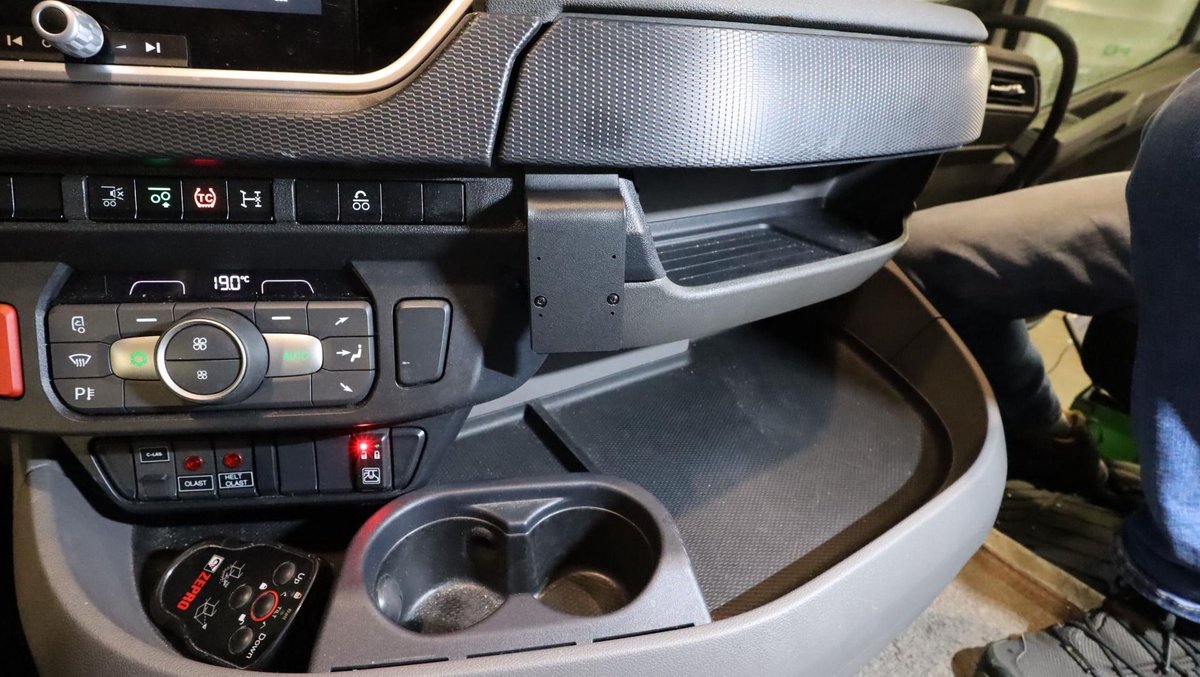 Proclip DAF XG+/XG/XF/XD 22- Center mount