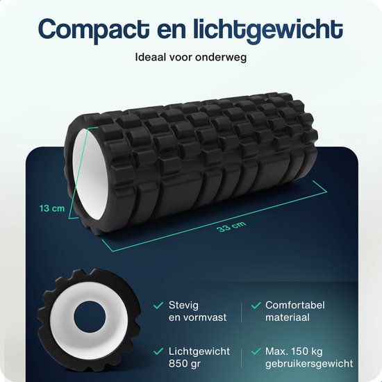Een zwarte foamroller van 33 cm lang en 13 cm diameter, stevig en licht, met een maximaal draaggewicht van 150 kg.