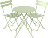 Mintgroene bistroset met ronde tafel en twee inklapbare stoelen, geïsoleerd op witte achtergrond.