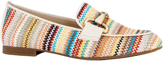 Zijaanzicht van een beige instapper met veelkleurig zigzaggend patroon, gouden gesp en beige accenten.