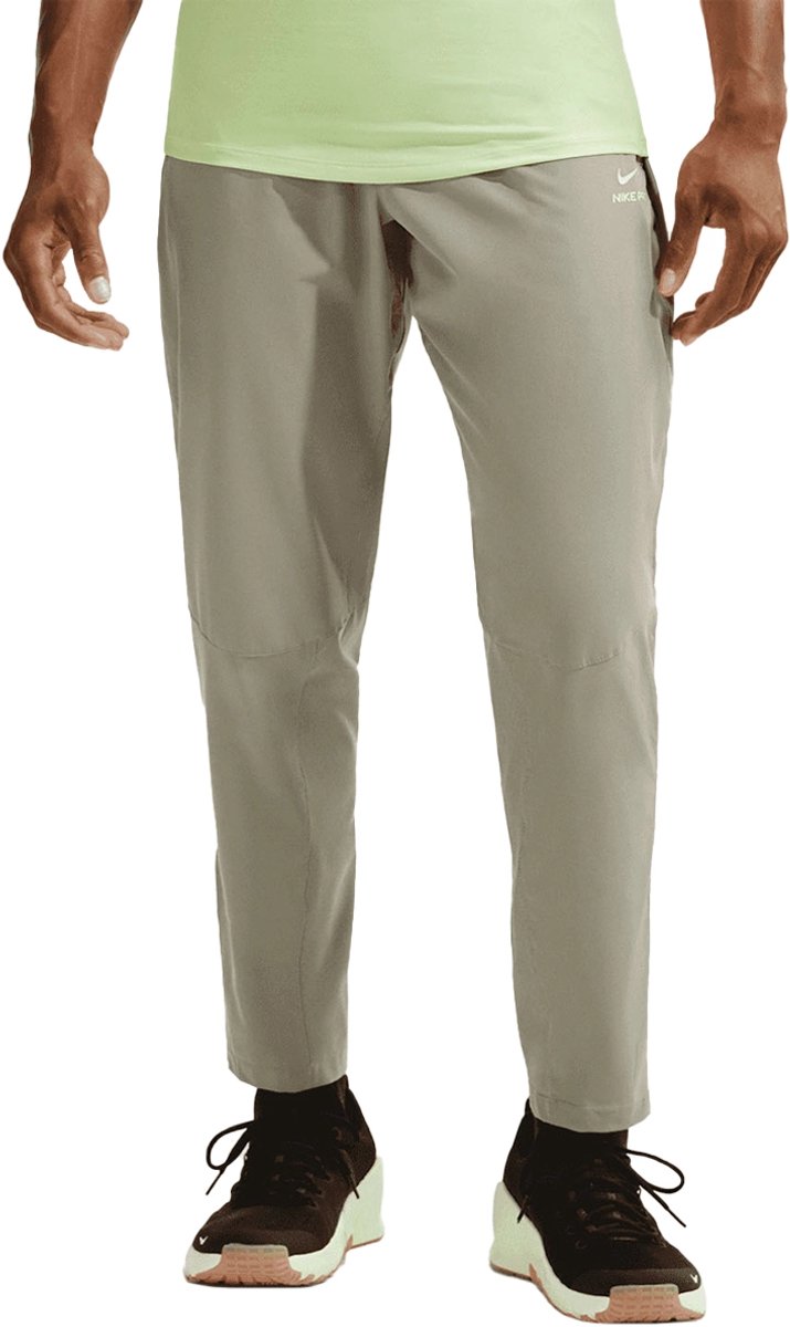 Nike pro training pant in de kleur . Groen