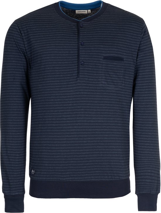 Donkerblauw pyjamashirt met fijne strepen in twee tinten blauw en een borstzakje.