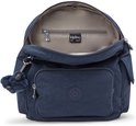 Donkerblauwe Kipling rugzak, open met binnenvak en Kipling-logo.