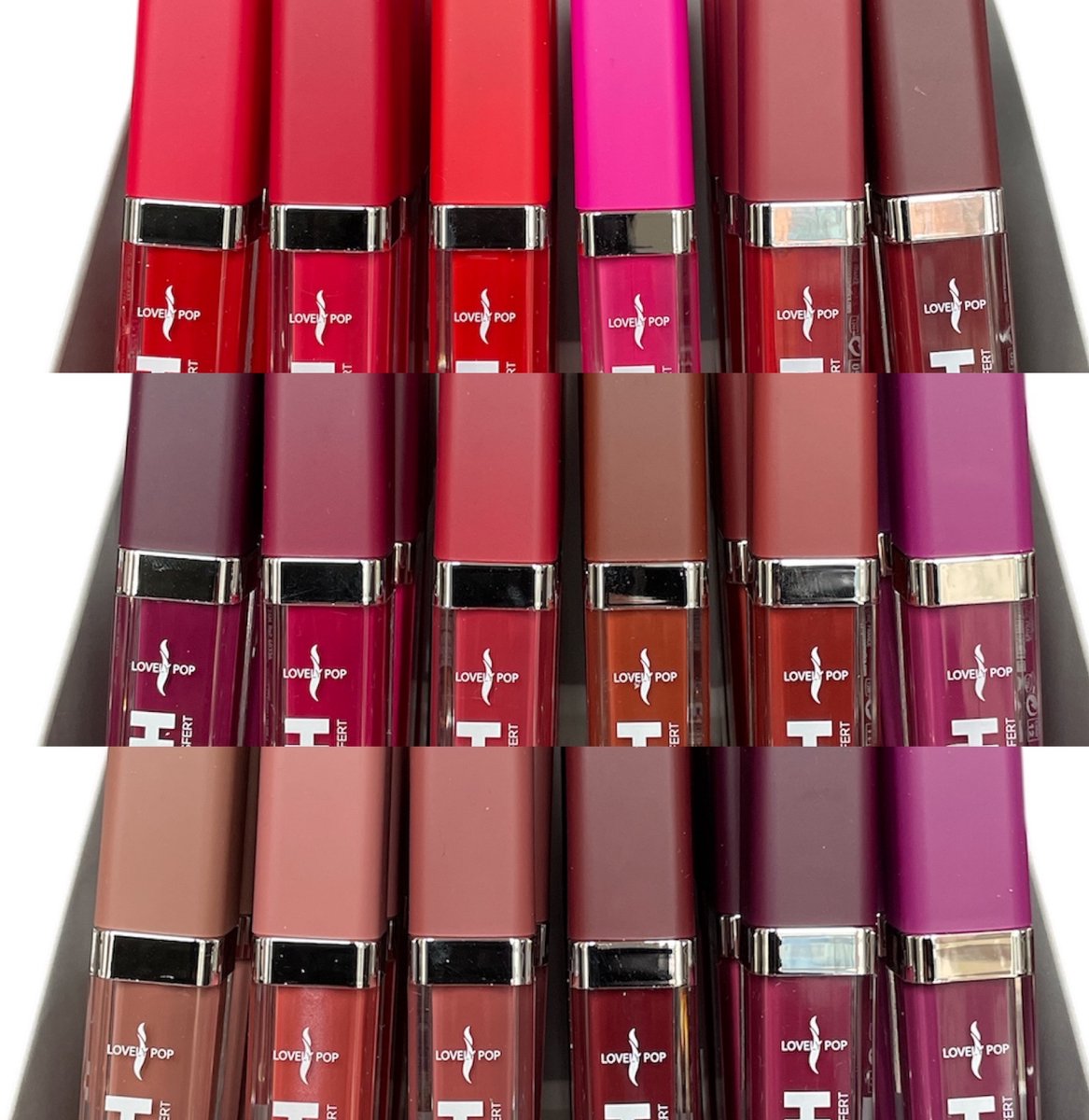 Lovely Pop Cosmetics - Set met 17 Matte en 1 Glitter Parelmoer Vloeibare Lipsticks - Tinten: Rood / Roze / Bruin / Paars - 18 Flesjes met 6 ml inhoud