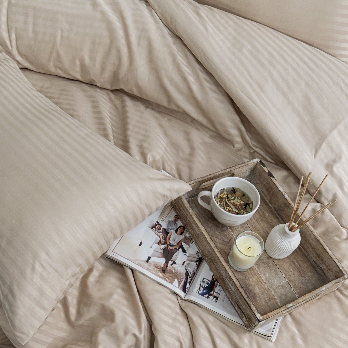 Boraboi ® Stijlvol en Modern Katoen-Satijnen 200x220 cm Luxe Dekbedovertrekset – Tweepersoons –Beige, Gestreept (4-delig)