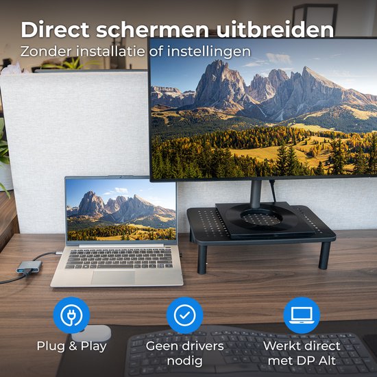 Een zilverkleurige USB-C hub met een USB-A poort, een HDMI poort en een USB-C PD poort, met aangesloten USB-A, HDMI en USB-C kabels.