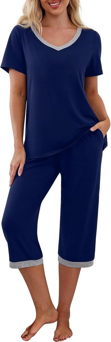 Comfortabele dames pyjamaset met T-shirt met korte mouwen en driekwartbroek