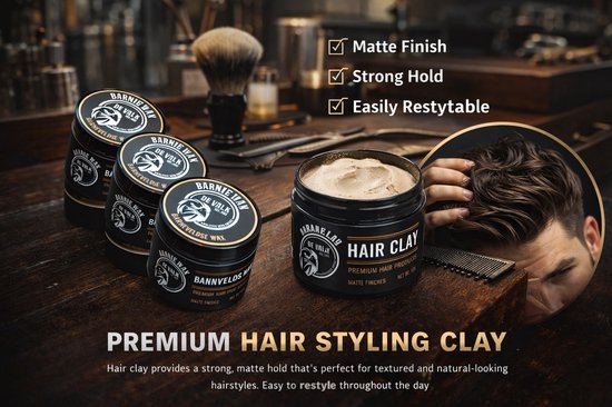 Drie potjes Barnie De Valk Haar Clay, één open met klei en een hand die haar stylt.