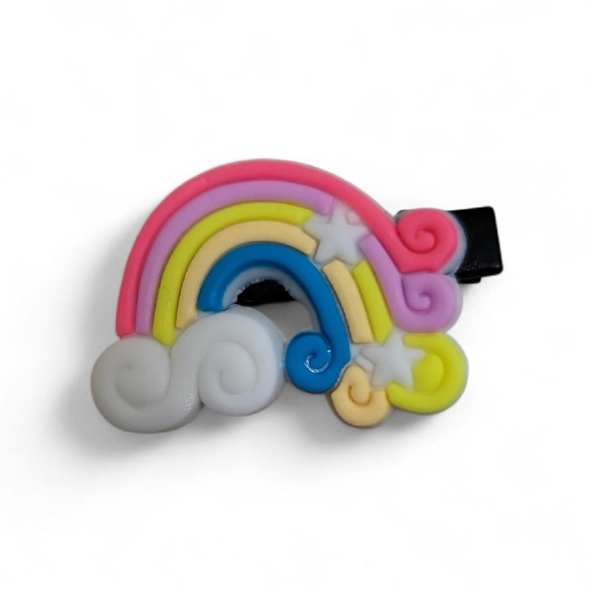 Een haarclip met een afbeelding van een kleurrijke regenboog. Tip: Deze clip kan ook gebruikt worden om losse papiertjes bij elkaar te houden of een klein zakje mee dicht te maken. Leuk om voor jezelf te kopen of om cadeau te geven.