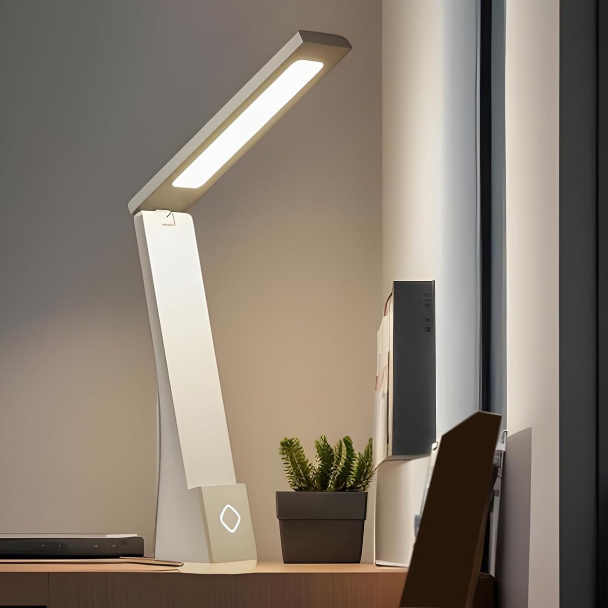 Oplaadbare Bureau Lamp - LED Leeslamp met Oogbescherming - Aanraak Dimmen voor Studie en Slaapkamer - Opvouwbare Lezen en Schrijven Lamp - Opvouwbaar en Draagbaar - Wit Kleur — cadeau in Gadgets - foto 2