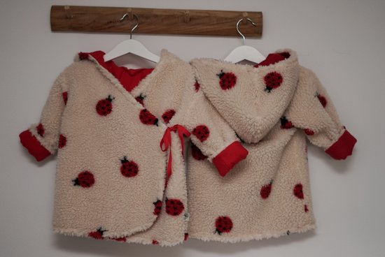 Baby-badjasje-beige met lieveheersbeestjes-maat 80-handgemaakt-(Sweet baby Bedstraw) — afbeelding 4