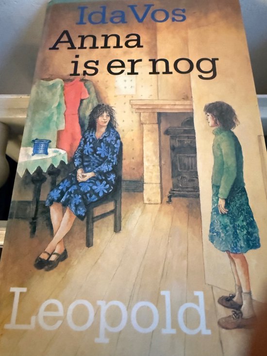 Boekomslag van 'Anna is er nog' door Ida Vos, toont illustratie van twee vrouwen in een interieur.