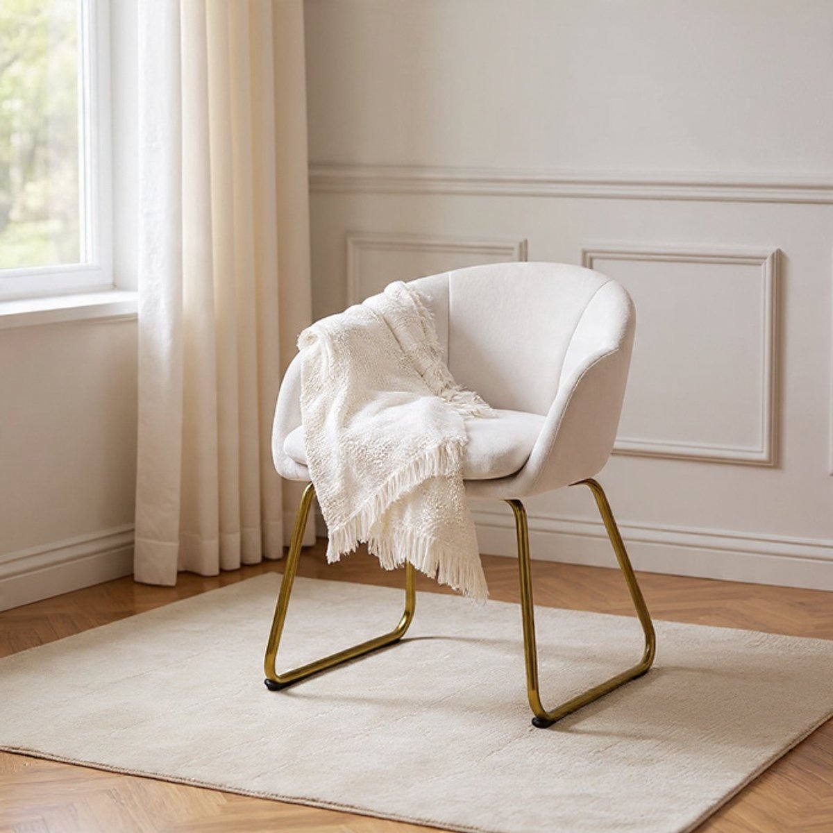 Bloomé Luxe Bloemvorm Eetkamerstoel met Gouden Metalen Poten – Wit Fluweel Look Casa Serena
