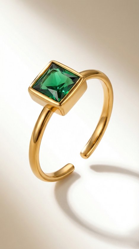 Lundholm Julie Ring Dames Goudkleurig – Premium Stainless Steel PVD Gold Plated – Verstelbare Ring met Groene Steen Kado voor Vrouwen – One Size – Scandinavisch Design