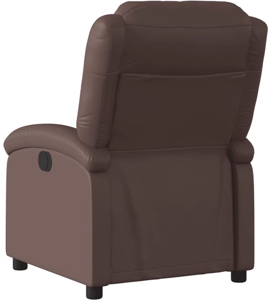 Bruine kunstlederen fauteuil, van achteren gezien. De rugleuning is omhoog geklapt.
