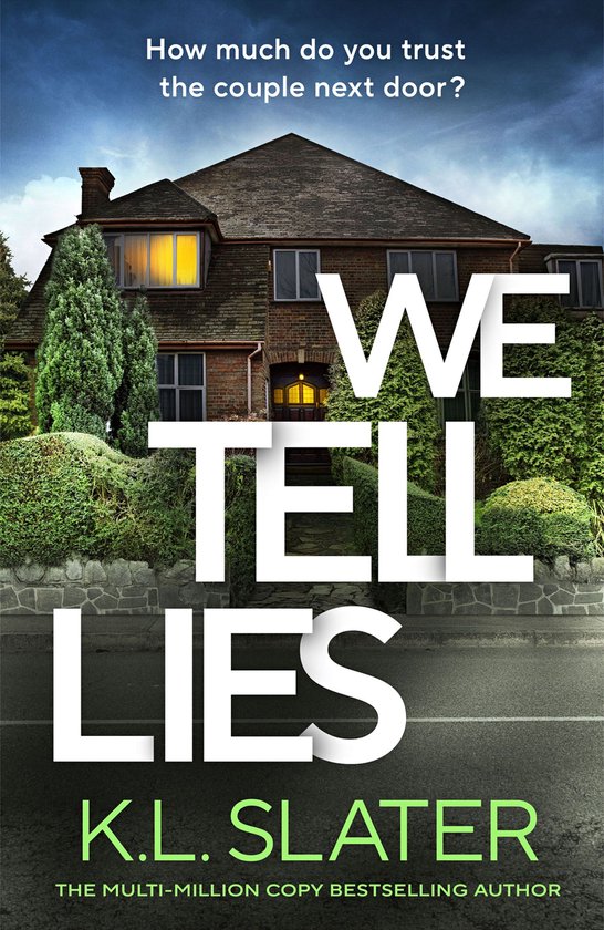 De cover van het boek 'We Tell Lies' toont een bakstenen huis 's avonds met verlichte ramen. Op de voorgrond de titel "WE TELL LIES" en de naam K.L. SLATER.