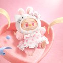 Labubu Hello Kitty met roze met stippen jurk en witte strik, zittend in een roze hartvormige kom.