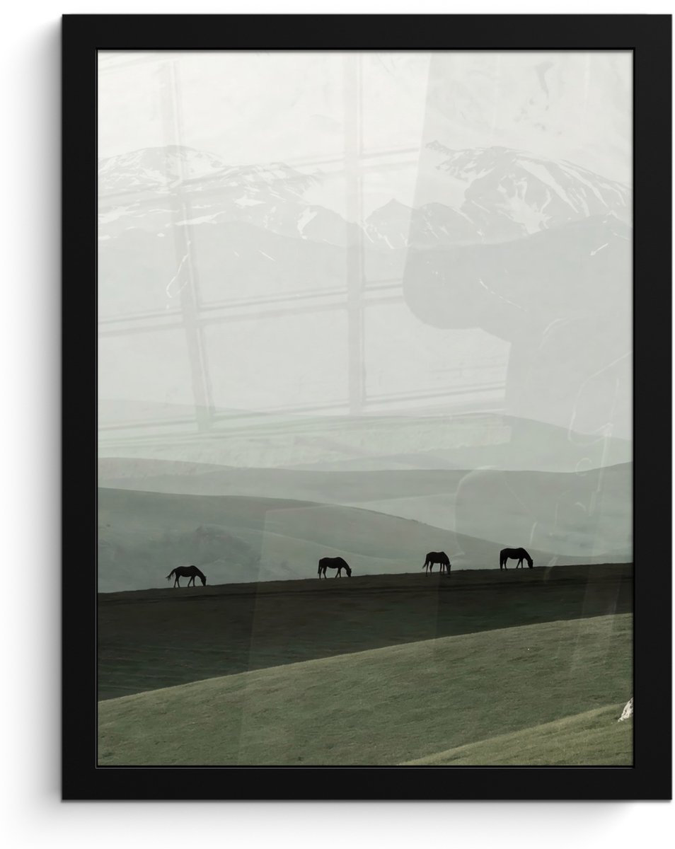 FrameYourWall Poster in lijst - Fotolijst 30x40 cm - Posters - Grijs - Berg - Paarden - Posterlijst zwart - Decoratie - Wanddecoratie woonkamer - Muurdecoratie slaapkamer