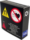 Zwarte doos met magnetische waarschuwingssymbolen, merk Brute Force en productinformatie.