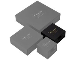Lumici® Exclusive | Soft Touch Oorbellen Doosje – Mat Zwart met Gouden Logo - Sieradendoosje - Letop Geen Sieraad Inbegrepen