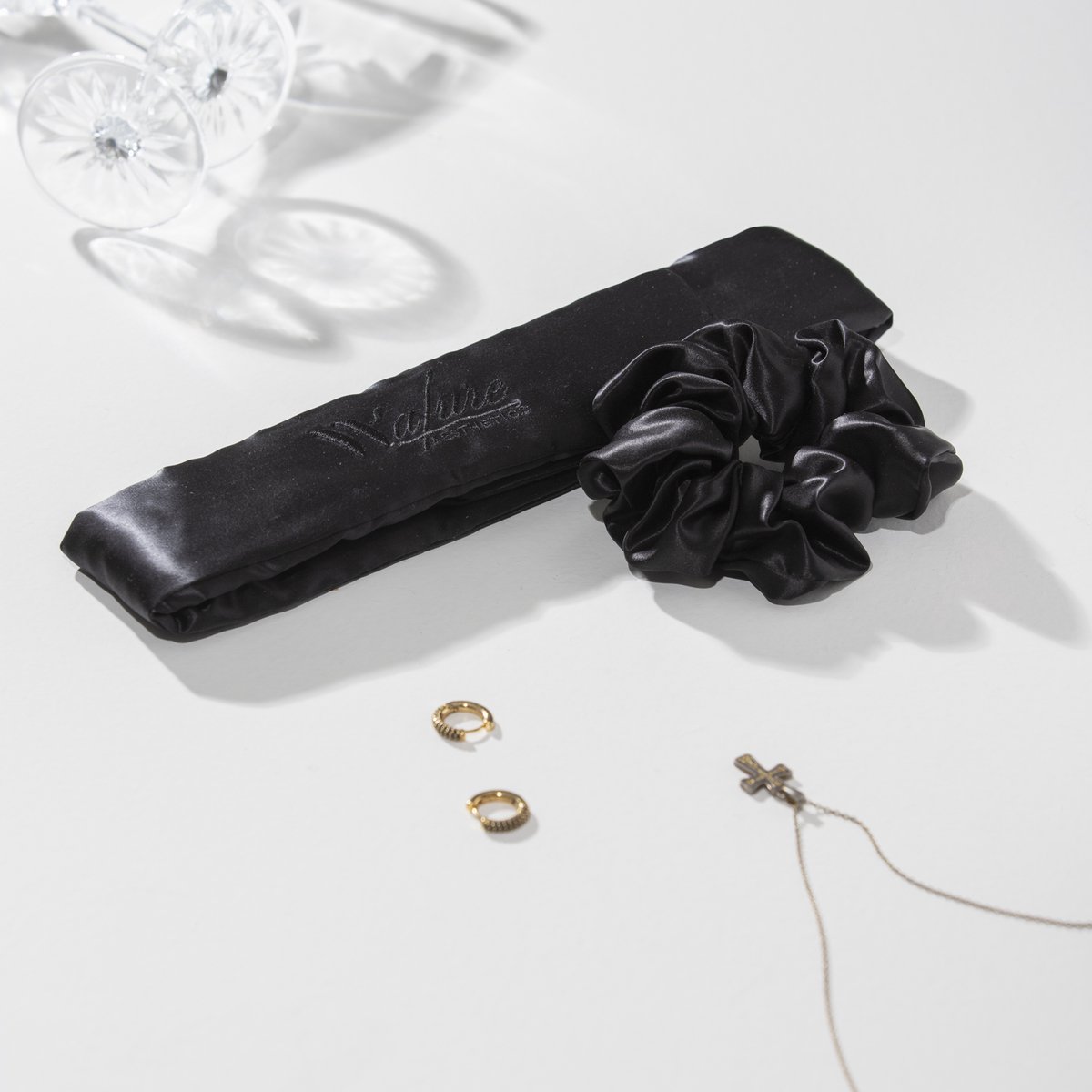 Moerbeizijde verstelbare hoofdband - Nachtsetje met scrunchie - 100% mulberry silk - anti-frizz haarband - zacht voor krullen & fijn haar - haar elastiek zonder haarbreuk - haarverzorging - luxe haaraccessoire - Walure Aesthetics - zwart