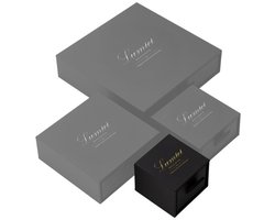 Lumici® Exclusive | Soft Touch Ringendoosje – Mat Zwart met Gouden Logo - Sieradendoosje - Letop Geen Sieraad Inbegrepen