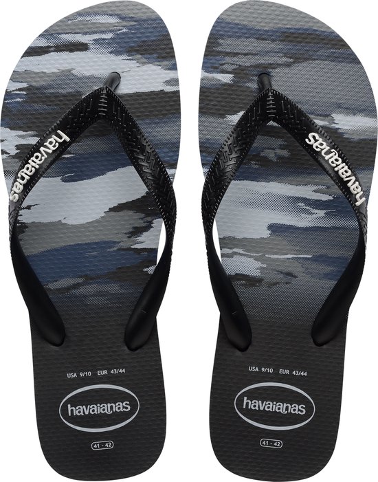 Zwarte Havaianas teenslippers met een grijze, blauwe en witte camouflageprint op de zool en zwarte bandjes met logo.