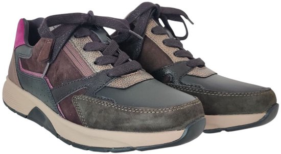 Paar zwarte Gabor sneakers met bruine, groene, paarse en gouden details.