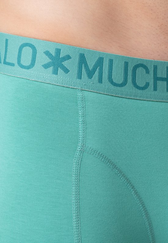 Close-up van een groene Muchachomalo boxershort met logo op de band.