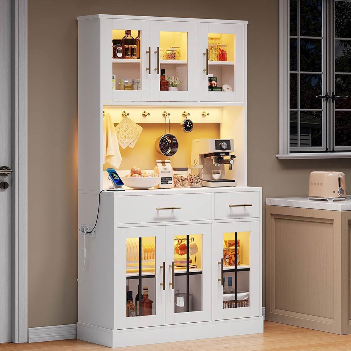 BLACKCOLORS Keukenbuffet met ledstrip en stopcontact, voorzien van 6 deuren en 2 lades, verstelbare planken voor flexibele opbergruimte, cottage-stijl, gouden metalen handgrepen, wit, 180 x 100