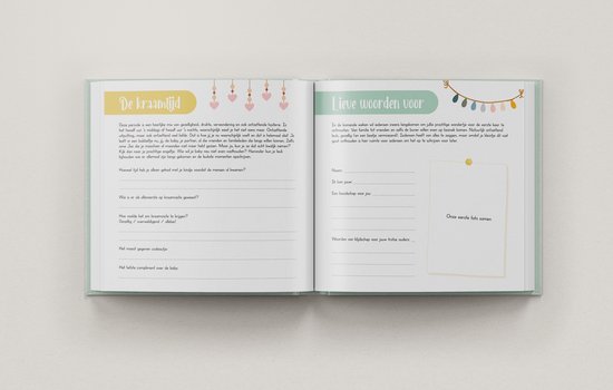 Een kinderdagboek met decoratieve slingers en tekstvakken.