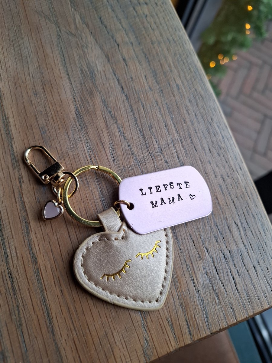 By_Evelien Sleutelhanger Liefste Mama - Moederdag - Hartje - Liefde - Geluk - Speciaal - Zomaar - Opkikkertje - Feestdagen - Sint - Kerst - Schoencadeau