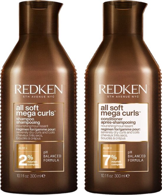 Twee bruine Redken flessen, shampoo en conditioner, met het label 'All Soft Mega Curls'.