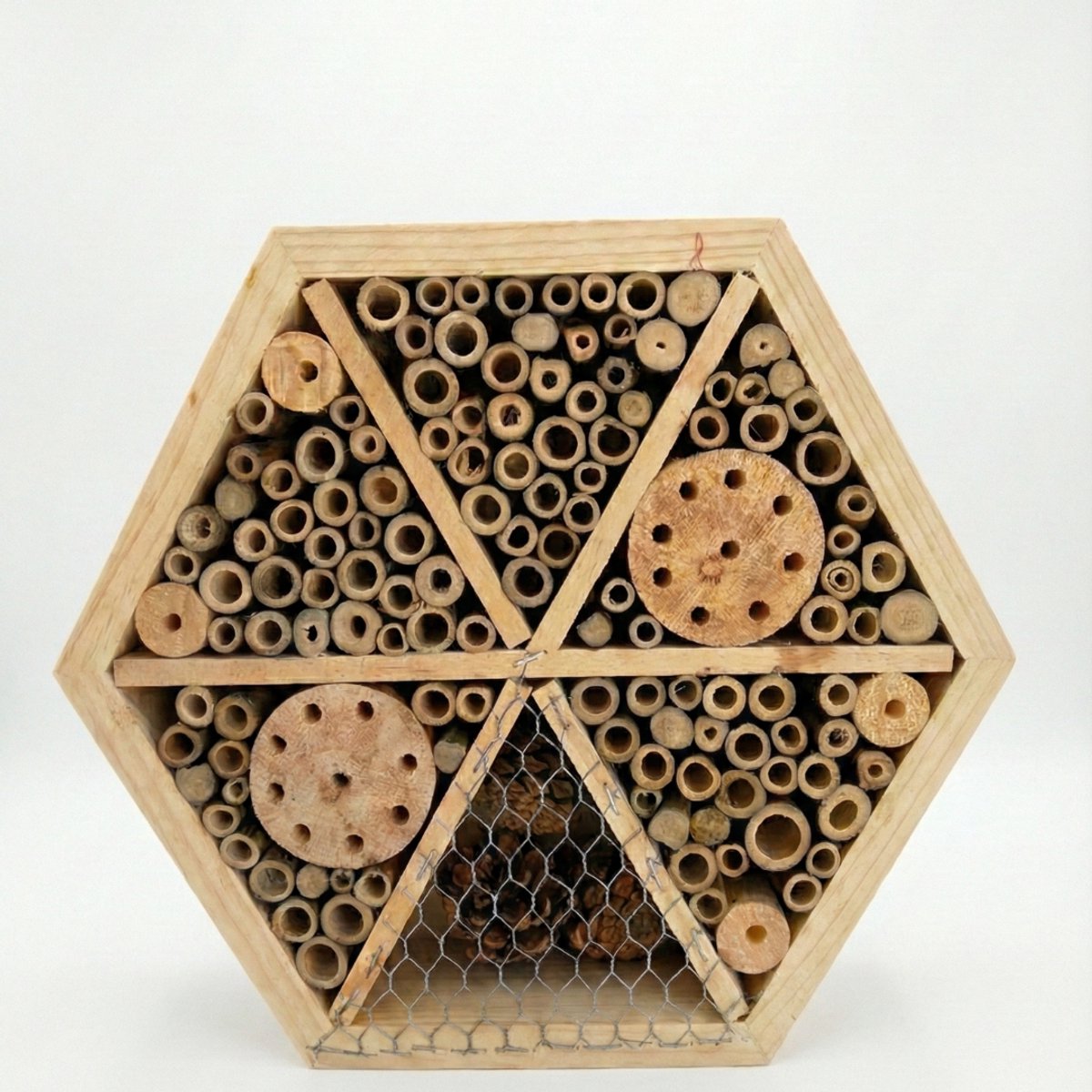 Hexagon Insectenhotel - Bijenhotel - Goed voor Insecten in de Tuin - Vlinderkast - Vlinderhotel - Natuurmonumenten Insectenhuis -Vlinderhuis - Bijenkast - Animal King - Hout