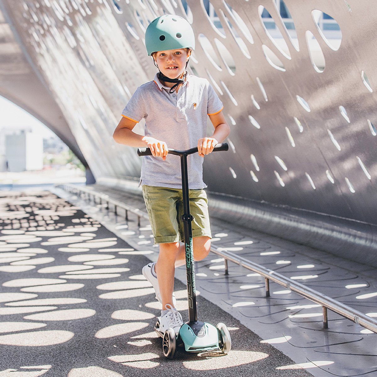 Scoot & Ride Highwaykick 5 LED - Kinderstep - LED voorwielen, 3 wielen, antislip deck & voetrem - verstelbaar stuur 60-90 cm, afneembare stuurstang - 5+ jaar (118-180 cm), max 80 kg, PU wielen 120/80 mm, Forest thumbnail 5