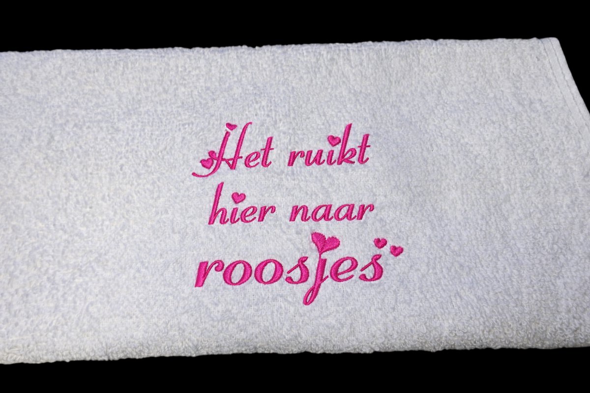 Gastendoekje, Toilet handdoek, Geborduurde handdoek, Geborduurde gasten doek, Toilet, WC handdoekje, Handdoek met tekst: Het ruikt hier naar roosjes, XLX®