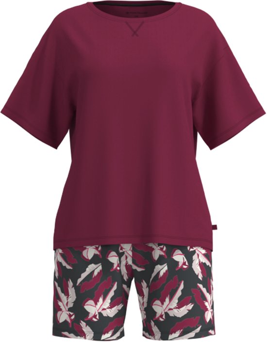 Bordeauxrode pyjamaset met korte mouwen en een all-over print van rode en crème bladeren op de broek.